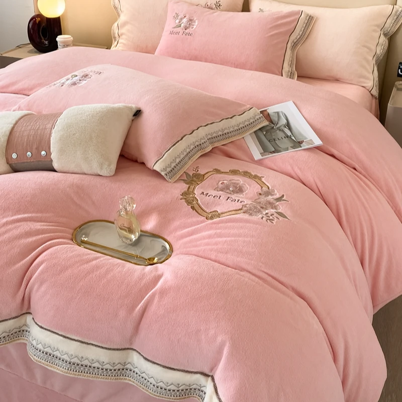 保暖牛奶绒重工刺绣钉珠款数码宽边工艺牛奶绒四件套 HJC梦迭粉色