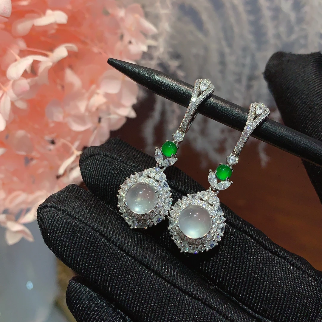 S925银镶嵌白冰小众玉石8mm鸽子蛋轻奢耳饰天然石英质玉蛋面耳坠