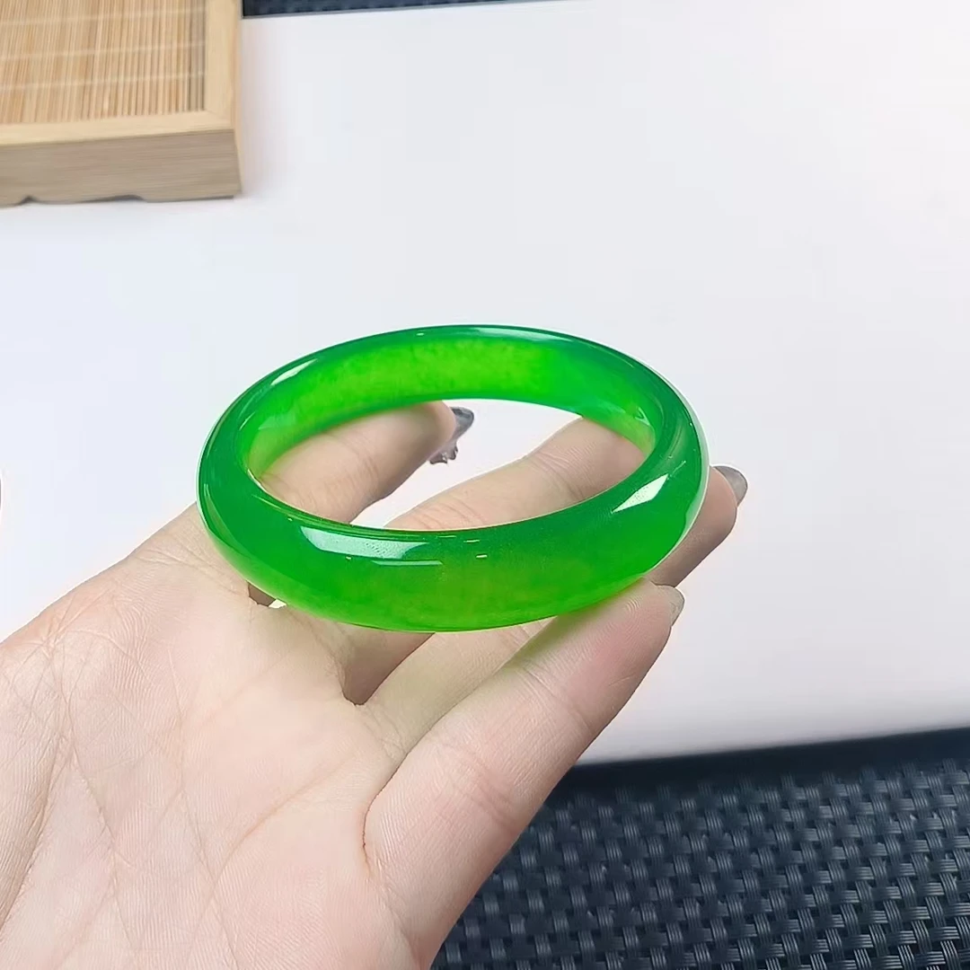 绿色常精美雕刻气质男女同款百搭精致奇石