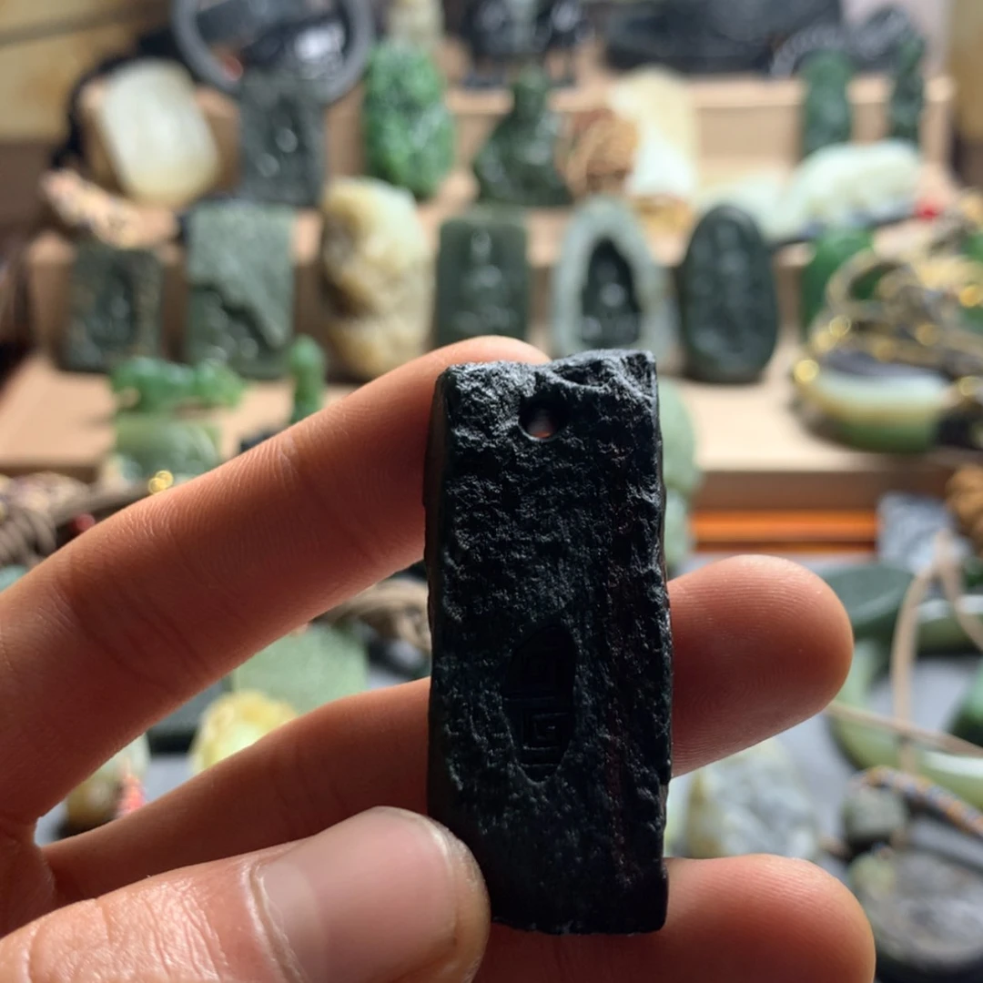 【闪购商品】和田玉（糖玉）颈饰未镶嵌黑**o