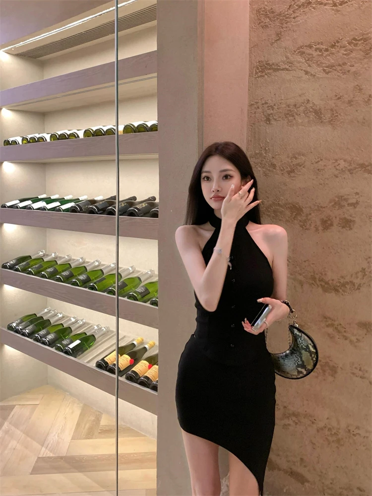黑色性感气质设计感小众露肩修身女挂脖背心褶皱上衣+不规则短裙