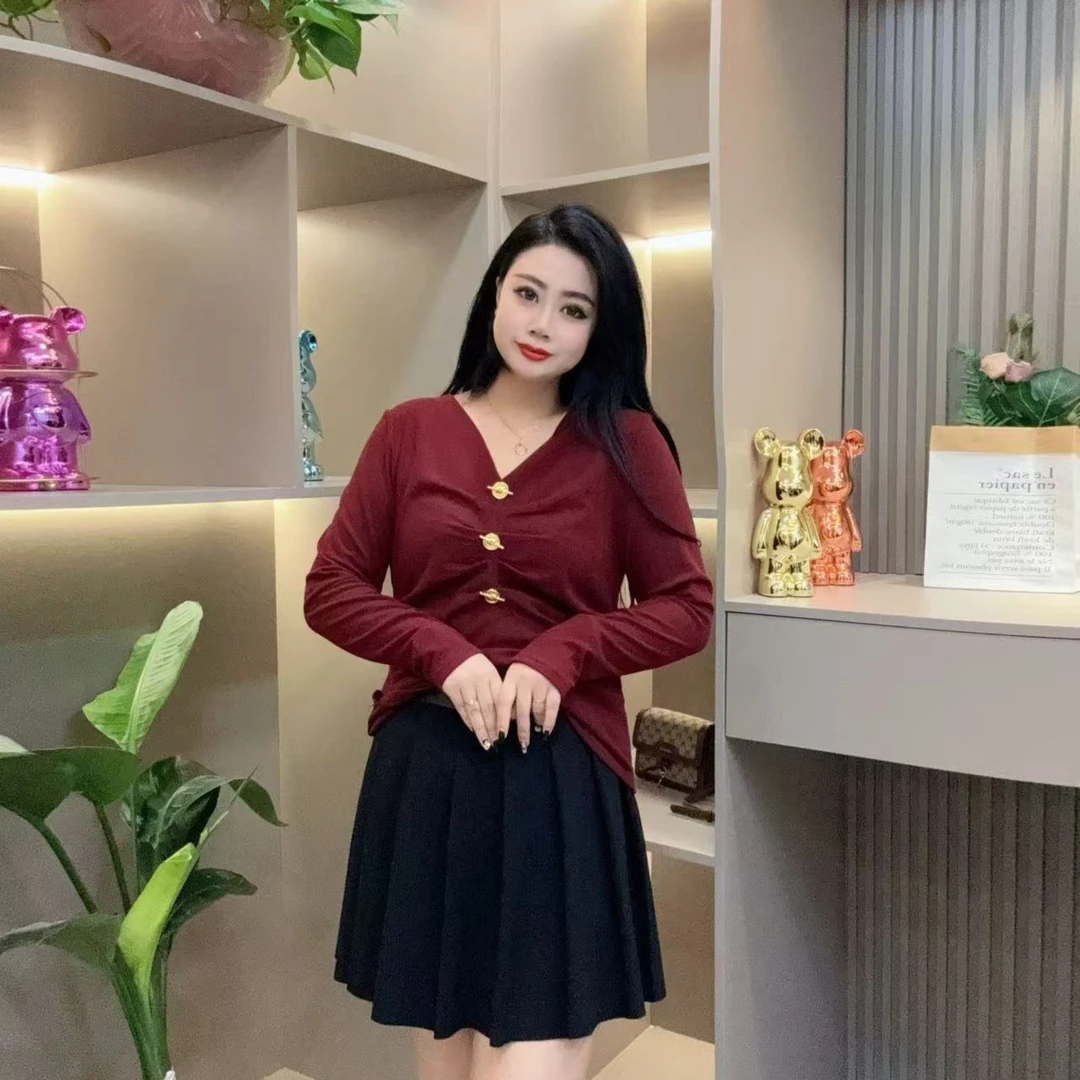 早春洋气小衫 甜 8448时尚舒适压褶纽扣保暖显瘦胖MM大码女装新款