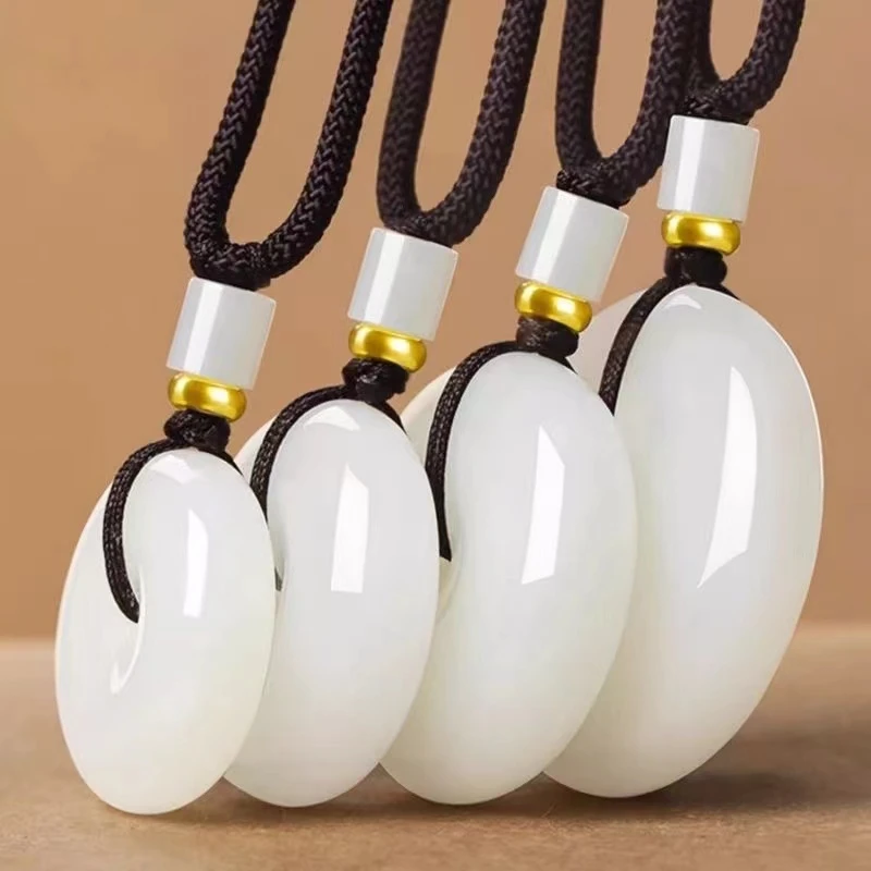 新疆和田玉白色平安扣吊坠