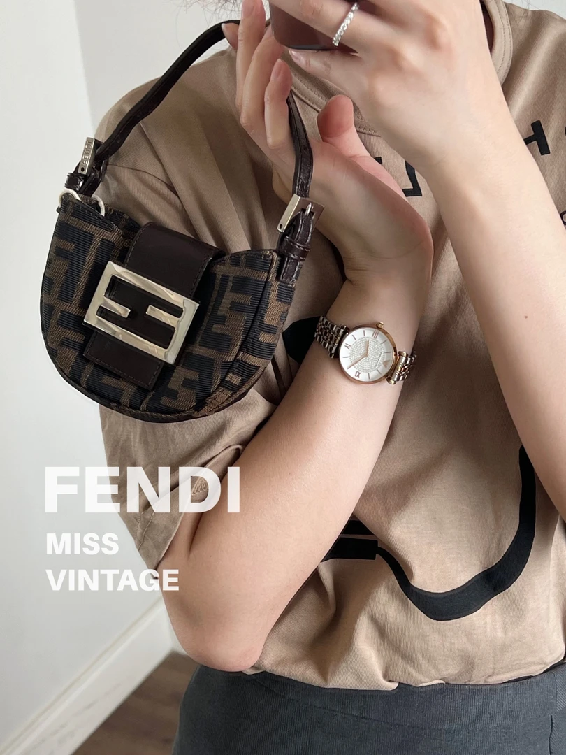 95新 FENDI/芬迪 觅时/老花银扣元宝包/110327