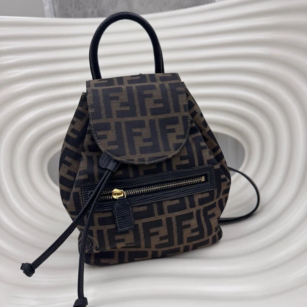 95新 FENDI/芬迪 觅时/老花双肩包/110574