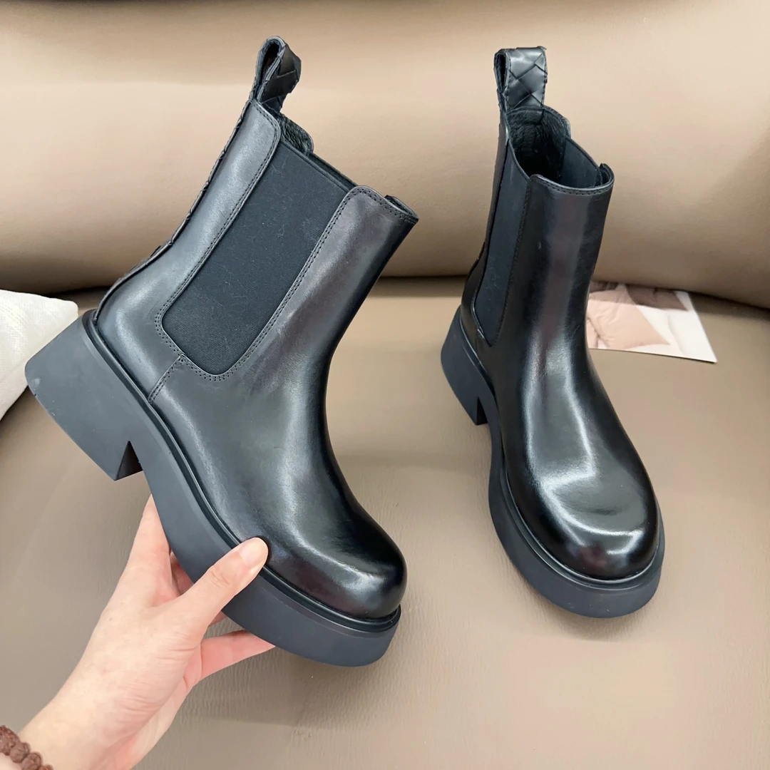 【LX】百搭秋季新款时尚英伦风圆头套厚底软面女马丁靴编织23X100