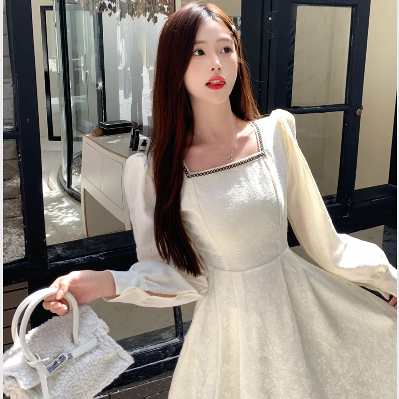 2024春装新款法式赫本风气质显瘦遮肚哺乳连衣裙辣妈外穿喂奶裙子