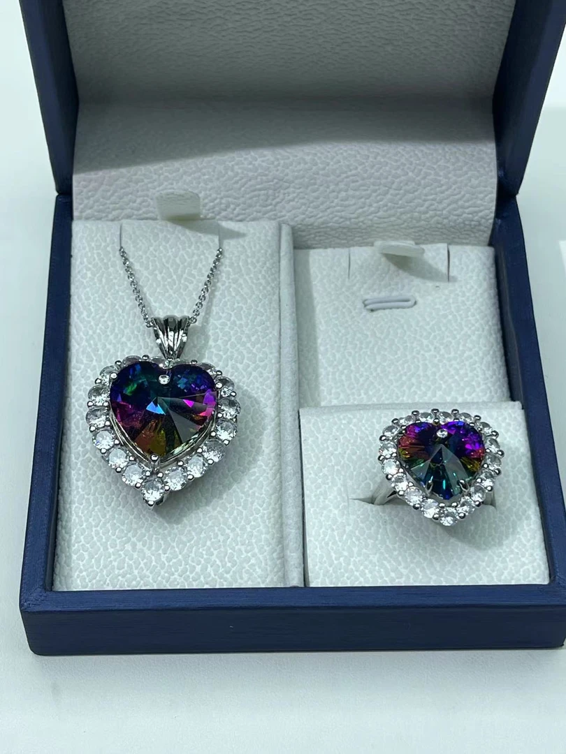 【粉丝专属】 收藏级气质时尚满钻吊坠套盒多样性发货tdy2518