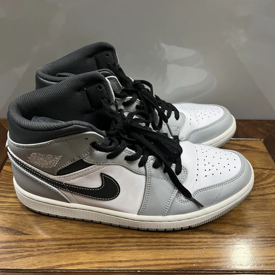 41码aj1高帮影子灰配色休闲鞋，无原盒鞋面小裂纹9成新