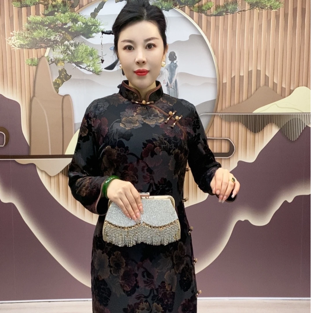 红人上新冬季新款2024气质中国风黑色加绒加厚2旗袍修身显瘦日常