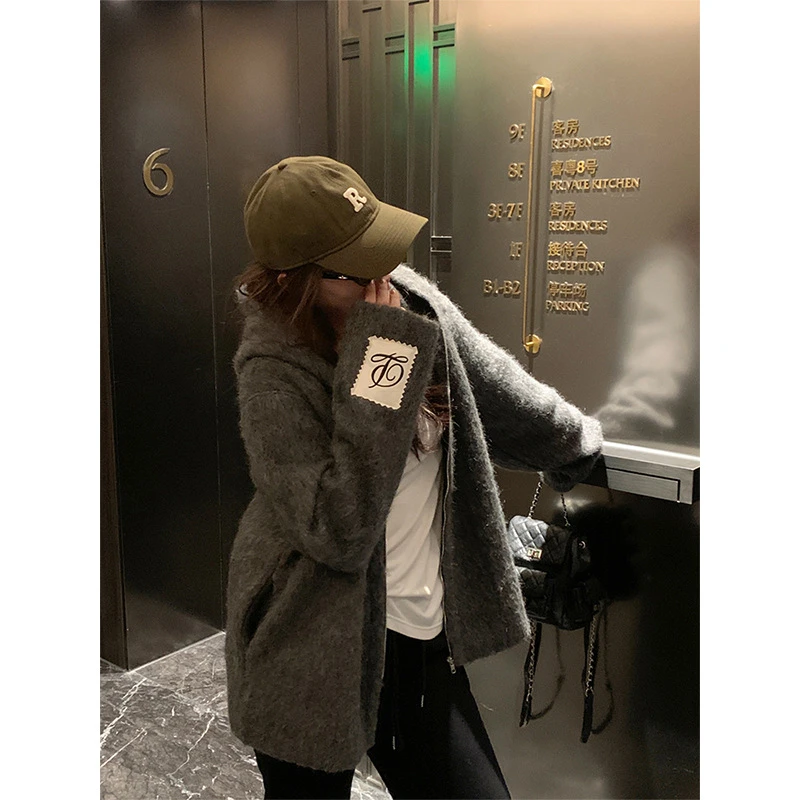 灰色高级感毛衣外套女秋季2024新款拉链连帽针织衫宽松加厚上衣潮