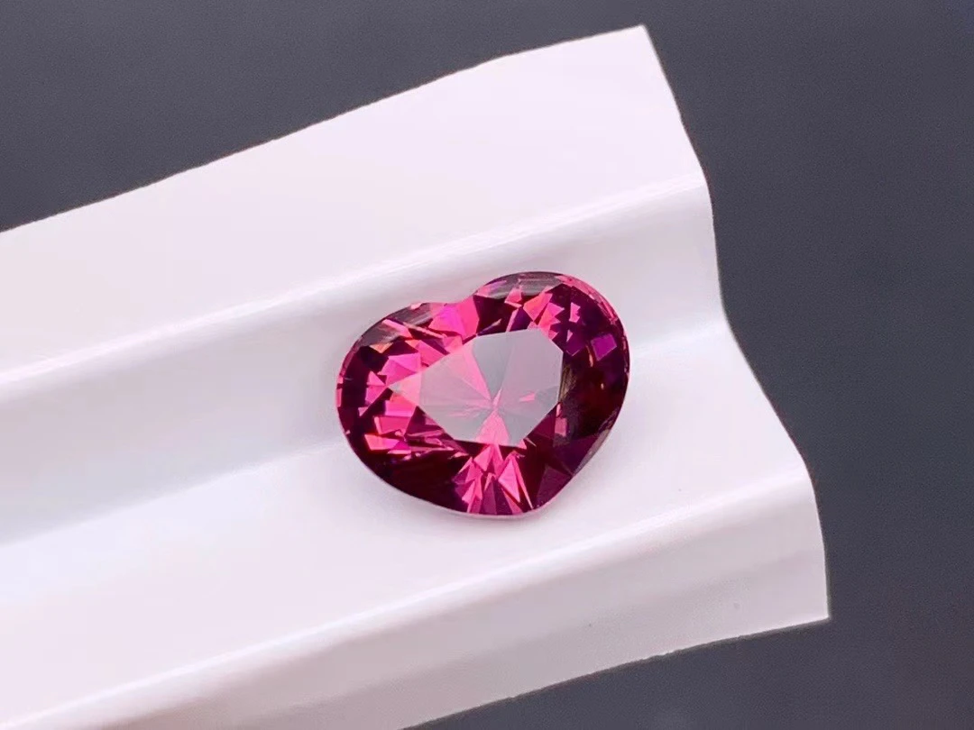 天然紫色心形尖晶石 2.14克拉