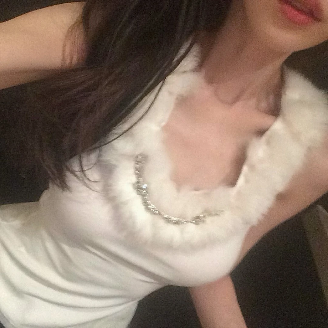 杜总家 纯情小妲己*原创私藏款千金温婉V型毛领内搭古早感女上衣