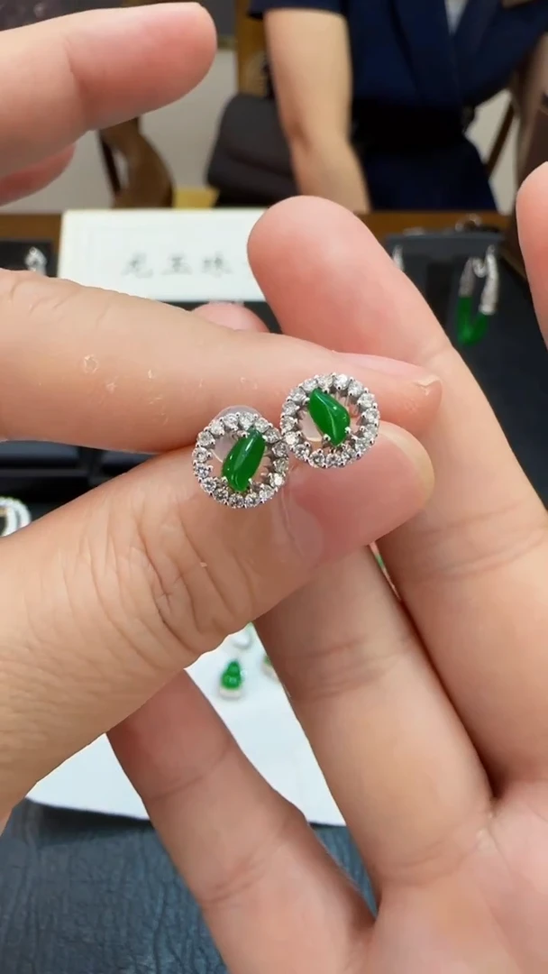 【闪购商品】翡翠耳钉18K金镶嵌缅甸A货翡翠满绿耳钉