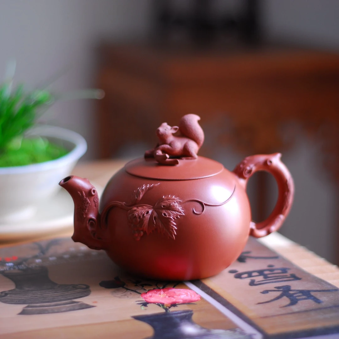 陈杰｜松鼠葡萄｜坭兴陶仿生壶｜约230cc