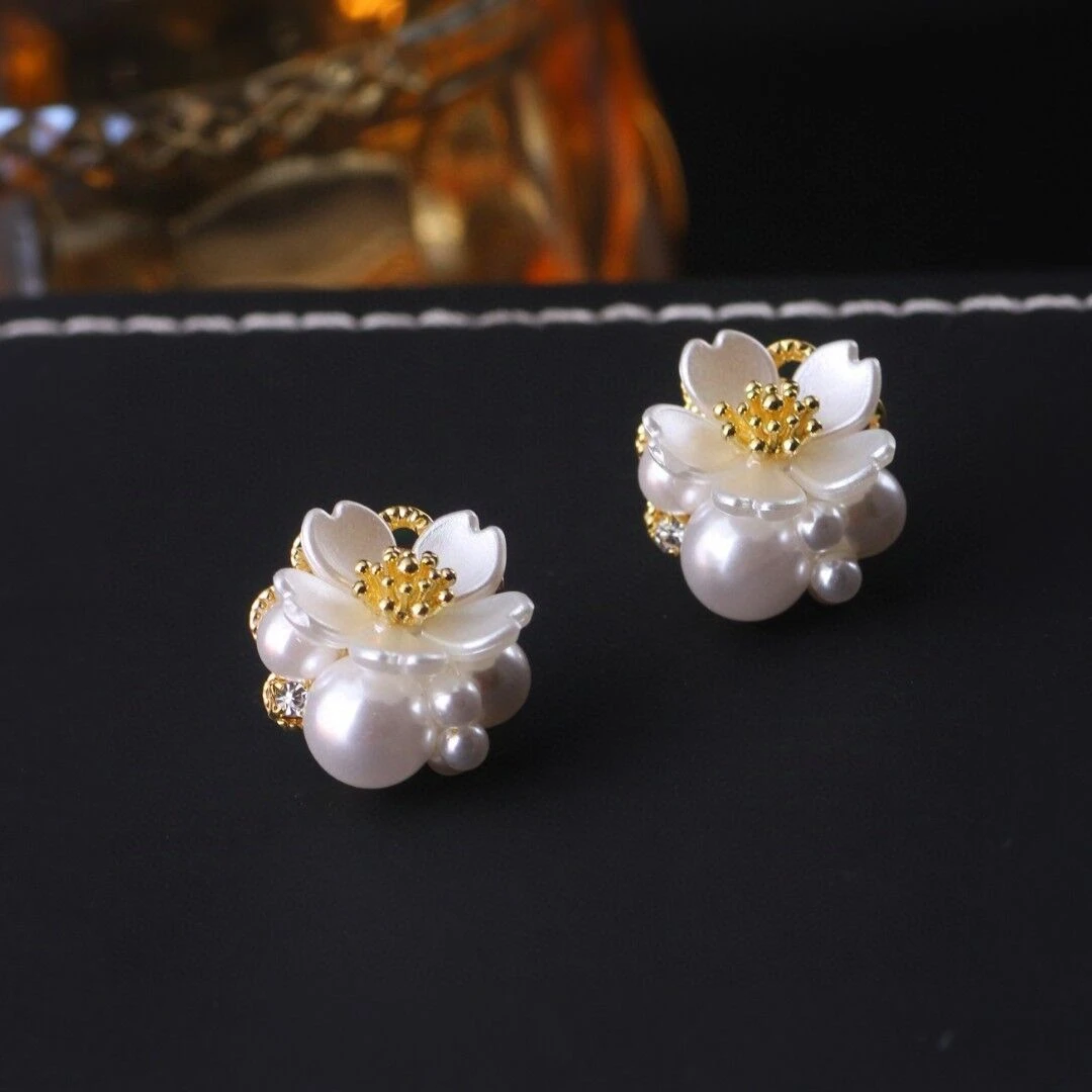 铜合金耳饰 《货号8153》 五瓣花珠珠耳钉