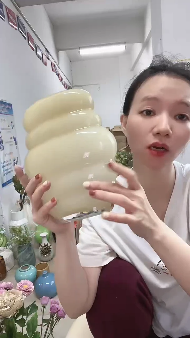【闪购商品】米色毛毛虫