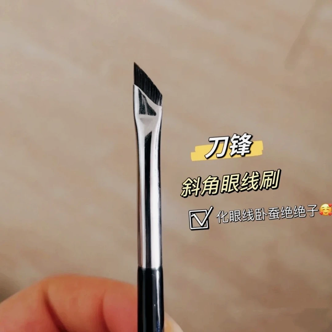巨巨巨好用-斜角刀锋刷眼线刷扁平镰刀眼睑下至卧蚕细节化妆刷
