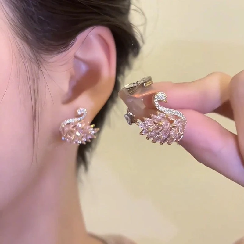铜合金合成锆石耳饰 网红精致超闪满锆天鹅耳钉银针经典气质耳环