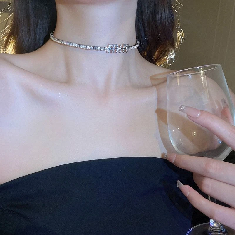 铜合金项链 项圈项链女轻奢小众设计高级感配饰颈带锁骨毛衣链潮