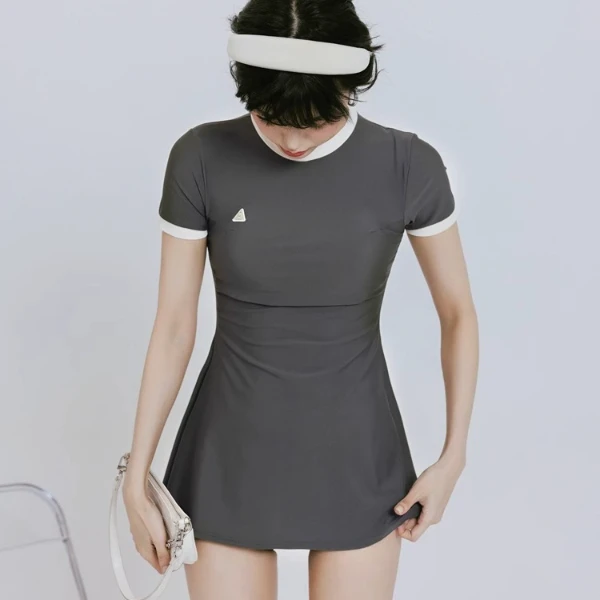 2024新款纯色保守运动连体平角女式短袖泳衣修身温泉度假泳装4120