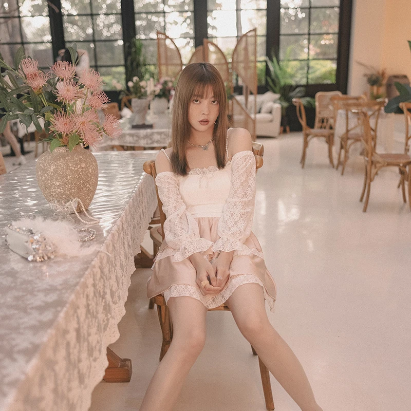 OMOM夏季新款刺绣长袖连体裙式泳衣遮肚显瘦保守度假泳装29761