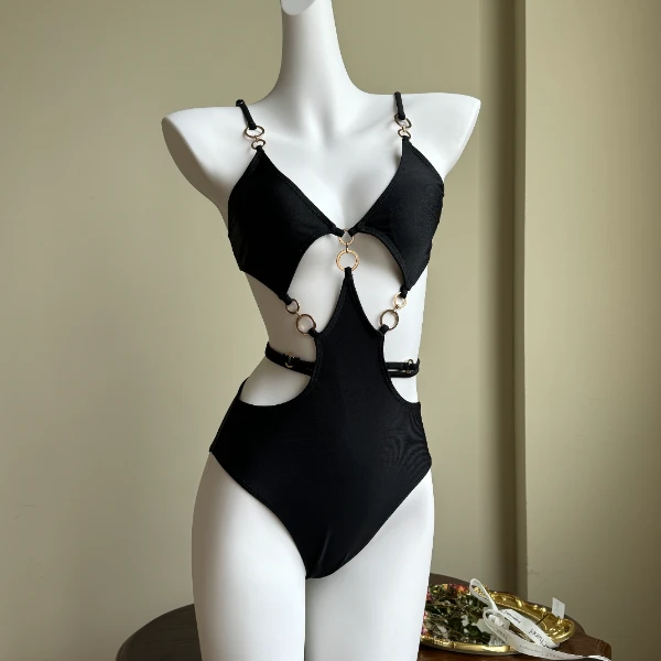 OMOM2025春夏新款连体三角泳衣纯欲欧美范修身性感度假泳装7404