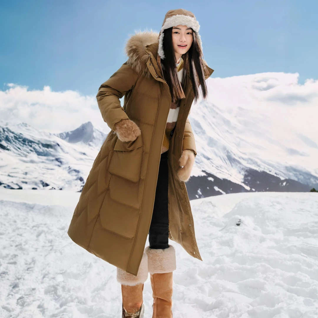 【冰原系列】玖姿安娜蔻JTED03137保暖毛领收腰鹅绒长款羽绒服冬