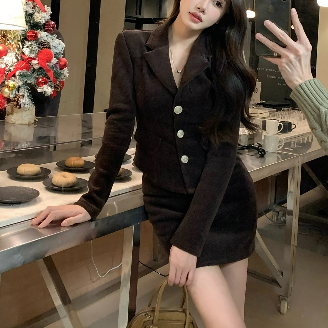 气质小香风黑色显瘦西装外套女秋冬季韩剧穿搭一整套短款包臀裙