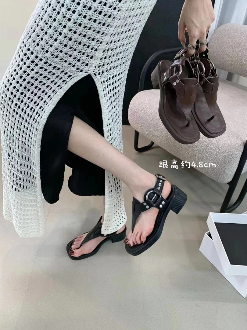 99M甜酷辣妹夹趾凉鞋女鞋--时尚百搭新款夏季设计感小众复古凉鞋