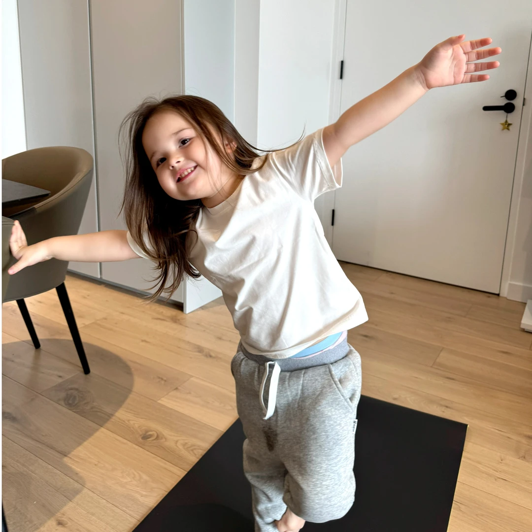 春季新款 儿童时尚简约白色打底衫 防污T恤 春夏圆领白色