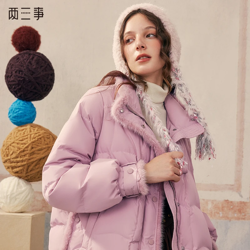 两三事 浮生风动 休闲貂毛拼接牛角扣羽绒服女宽松S24DYR025