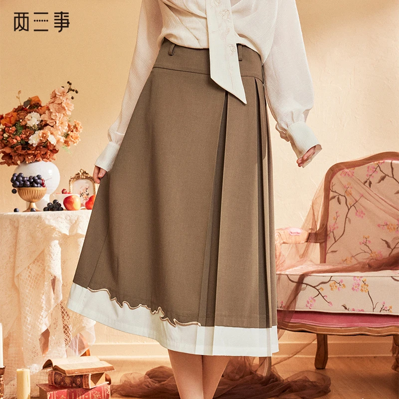 【两三事】爱久弥新 简约拼色刺绣裙摆百褶裙A字半身裙S24QKB342