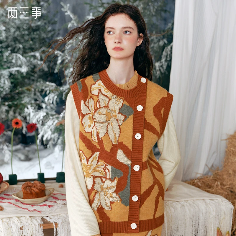 两三事百合织梦 毛巾绣斜边单排扣毛织马甲S24DMJ086