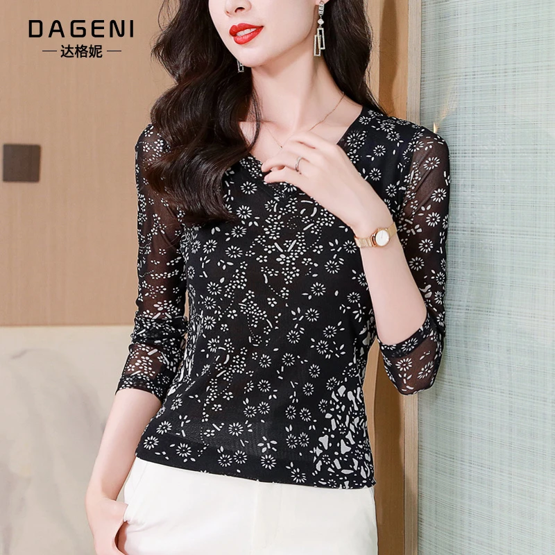 V领网纱打底衫女士内搭春秋新款遮肉显瘦长袖t恤气质别致小衫上衣