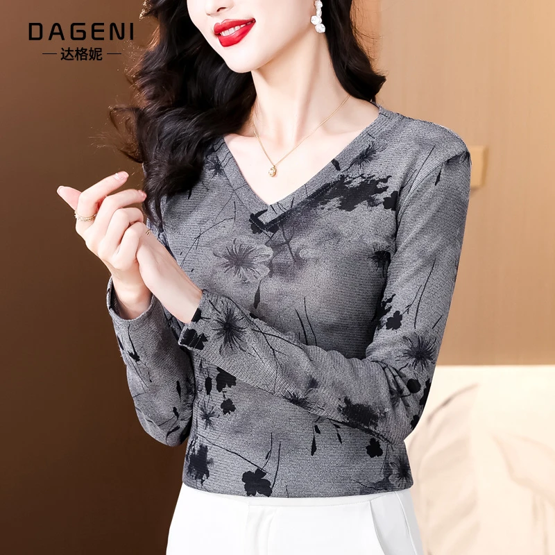 时尚洋气V领网纱印花打底衫女秋冬季修身显瘦内搭上衣气质蕾丝衫