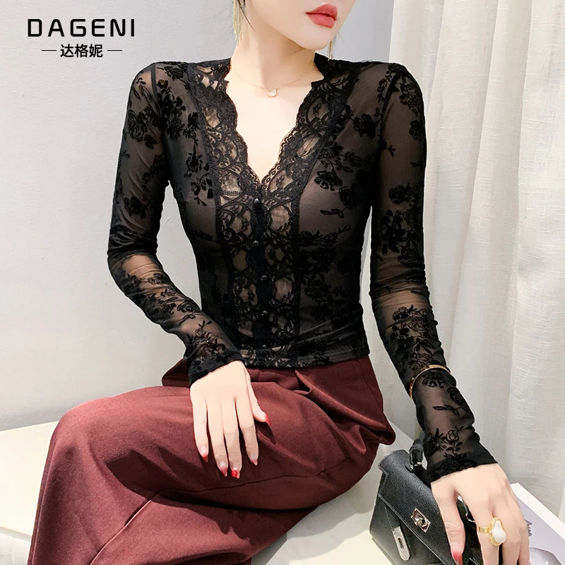 时髦性感V领打底蕾丝衫女秋冬新款设计感修身显瘦内搭t恤长袖上衣