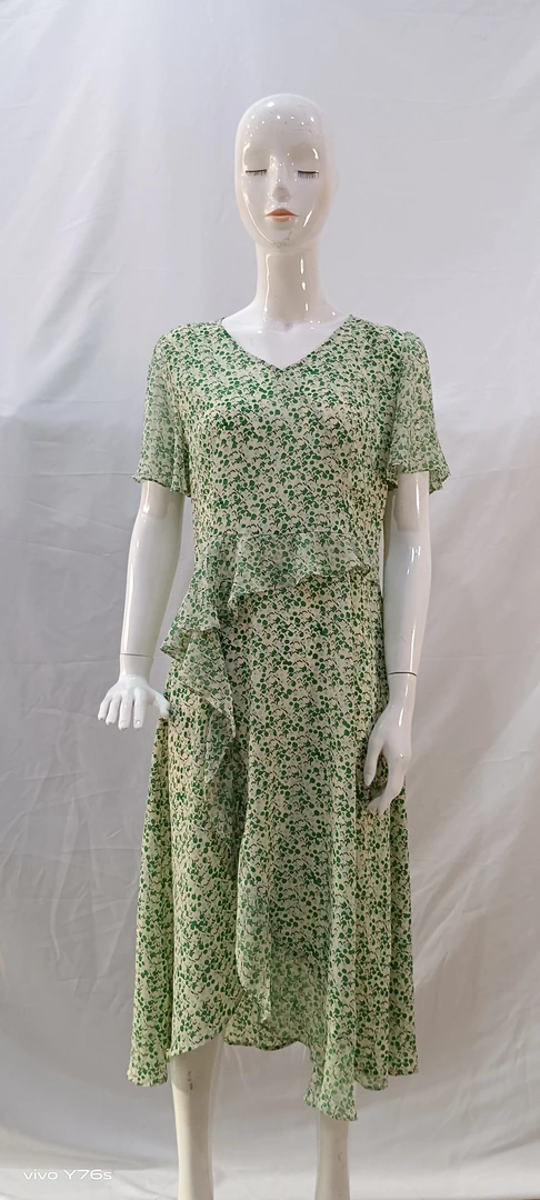 夏季雪纺碎花V领连衣裙长裙裙子，显瘦绿花百搭连衣裙气质风格女装