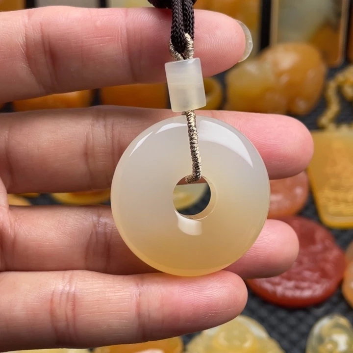 石英质玉（黄龙玉）颈饰未镶嵌
