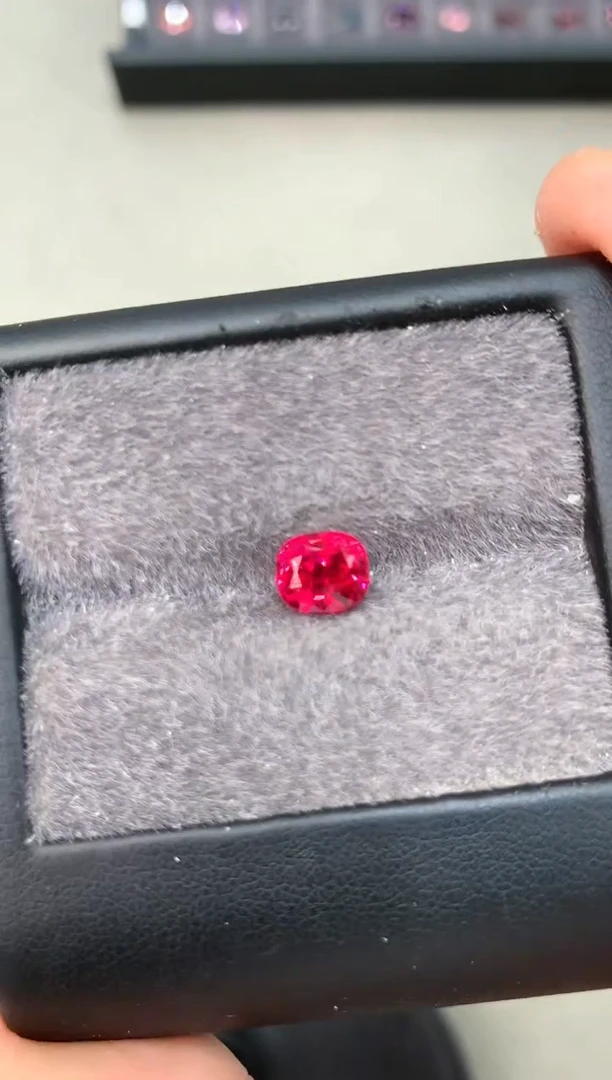 【闪购商品】尖晶石裸石未镶嵌2.26ct 绝地武士