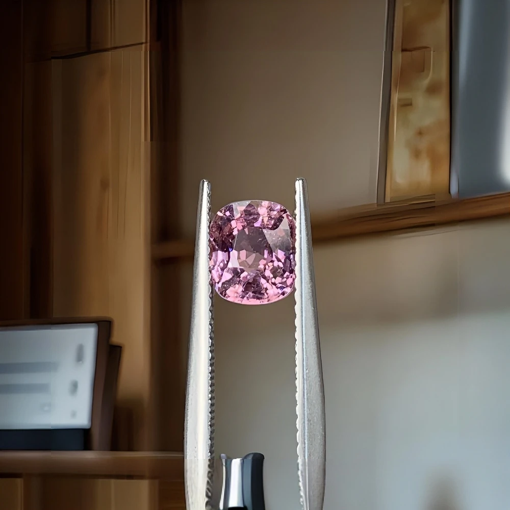 缅甸天然无烧色尖晶石-满火全净银粉色调-枕型-1.32ct-G28