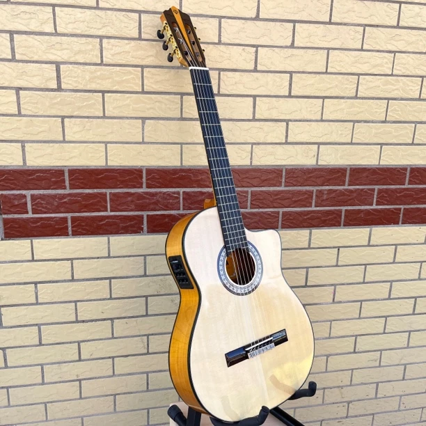 AURA TP-11专业舞弗拉明戈吉他(配黑色护板)