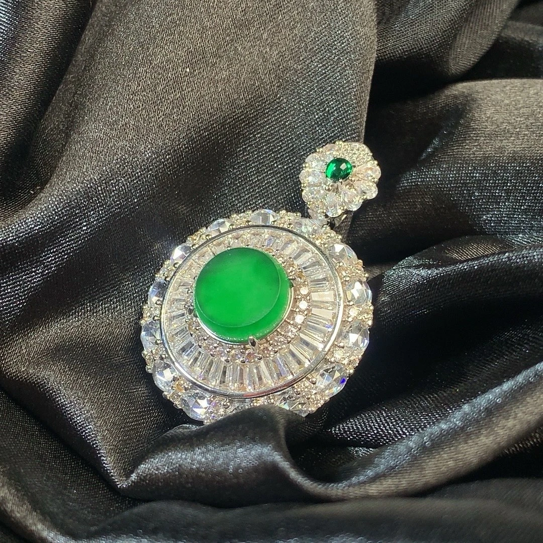 天然A货翡翠冰绿圆牌吊坠