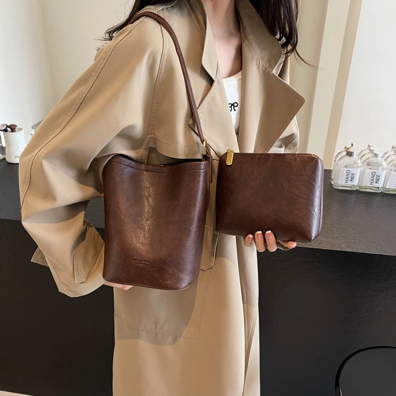 今年流行的包包女式2024新款高级感单肩包时尚复古夏天斜挎水桶包