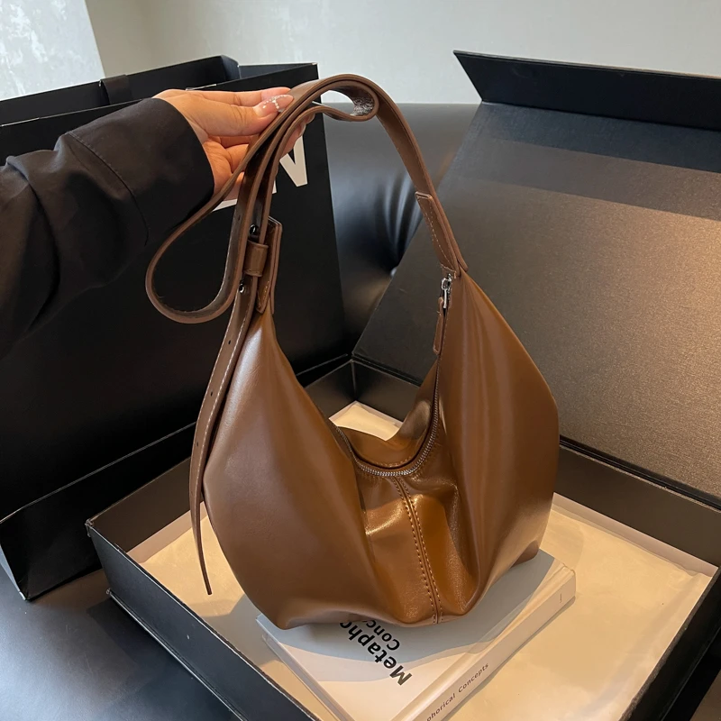 美拉德包包女式2024秋冬流行高级感单肩包超火通勤斜挎饺子包