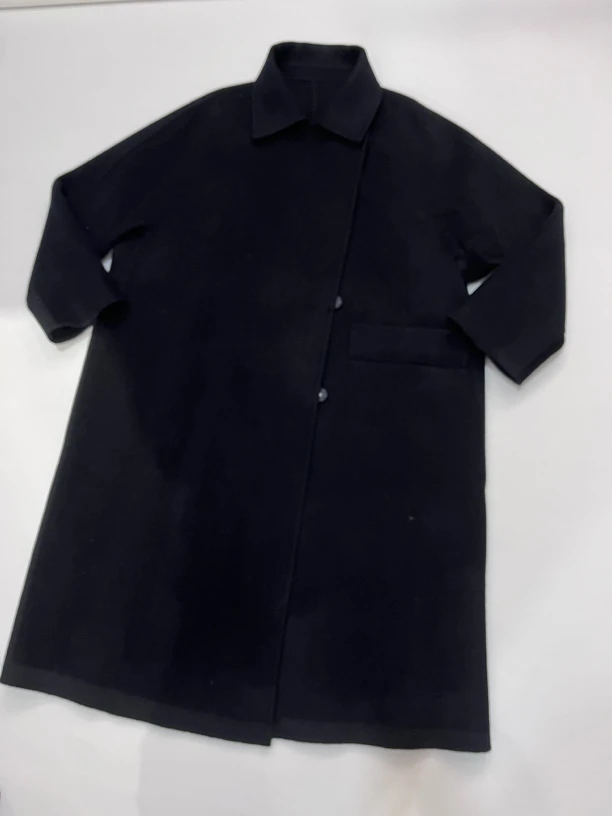 女士方领羊毛简约阔版大衣