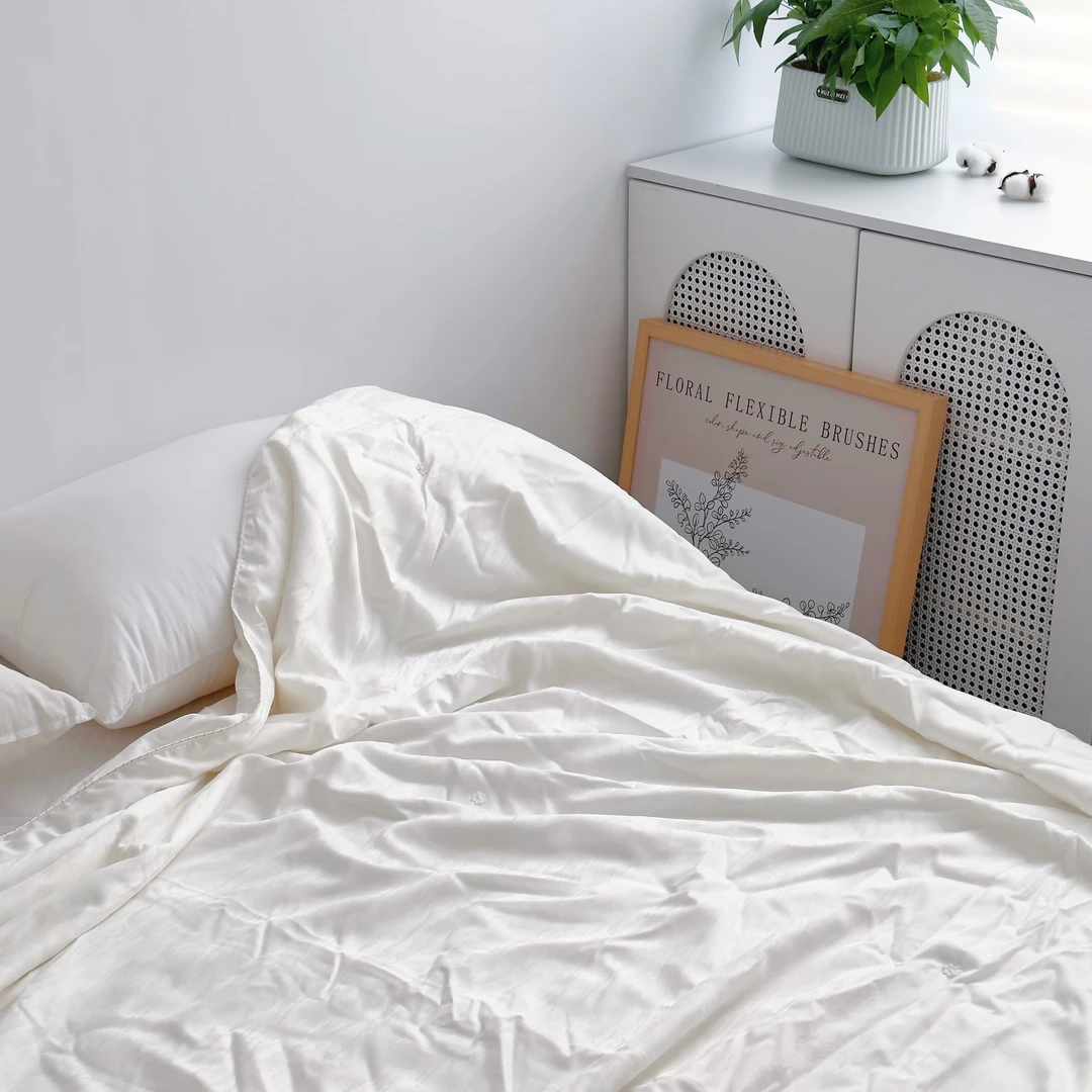 【京かわ会社】蚕丝被200*230cm 金丝白