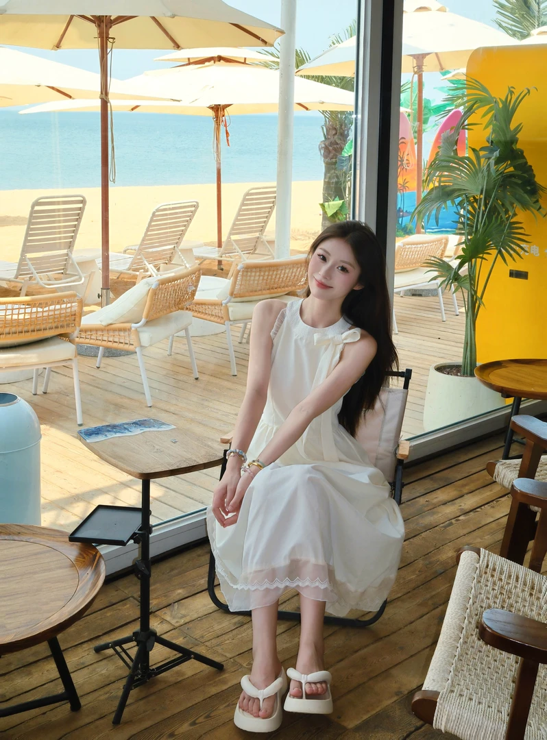 法式温柔风无袖挂脖连衣裙女夏季2024新款绝美初恋奶甜超仙裙子