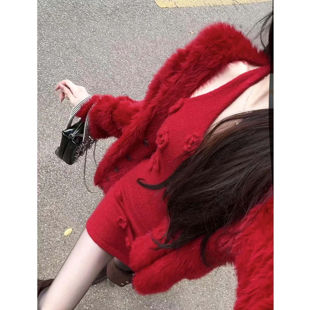 酒心甜樱 软糯针织开衫钩花挂脖连衣裙露肩毛衣套装2024冬季新款