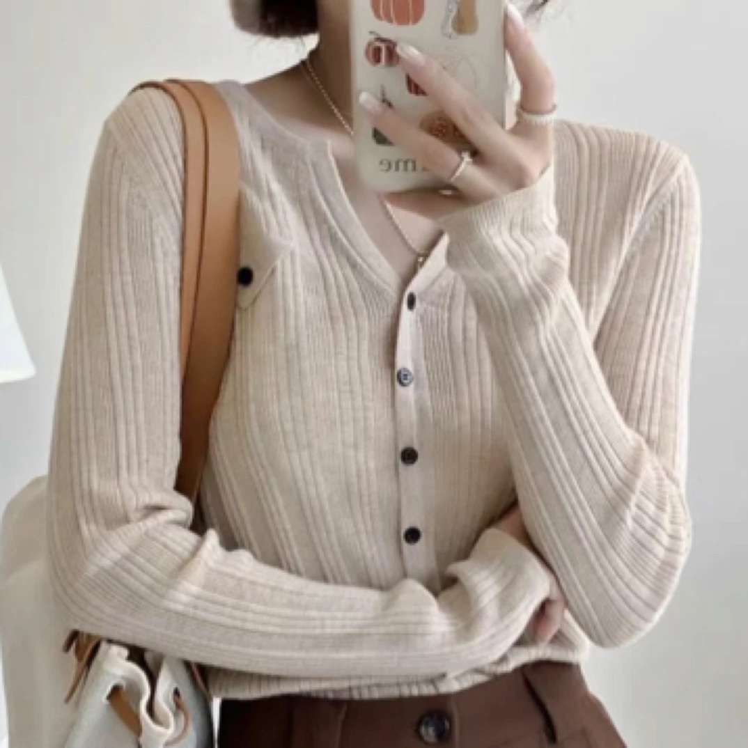 新款修身打底V领长袖针织上衣女早秋纯色